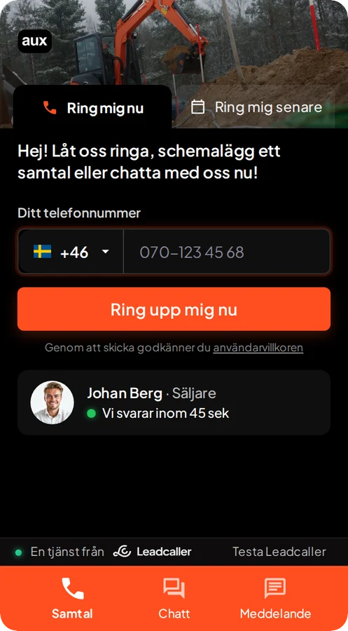 Samma vy i en kunds färger i mörkt läge med orange knapp.